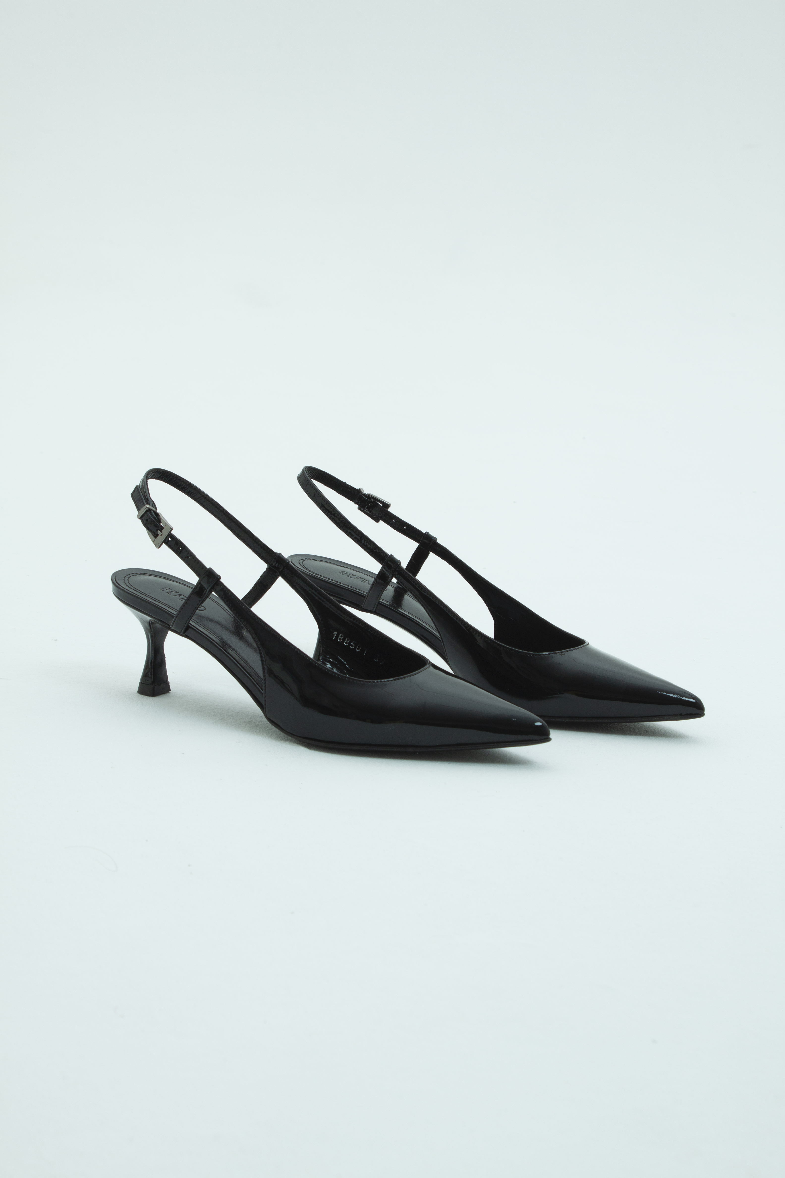 Туфли с острым носом на низком каблуке черный лак , фото 2