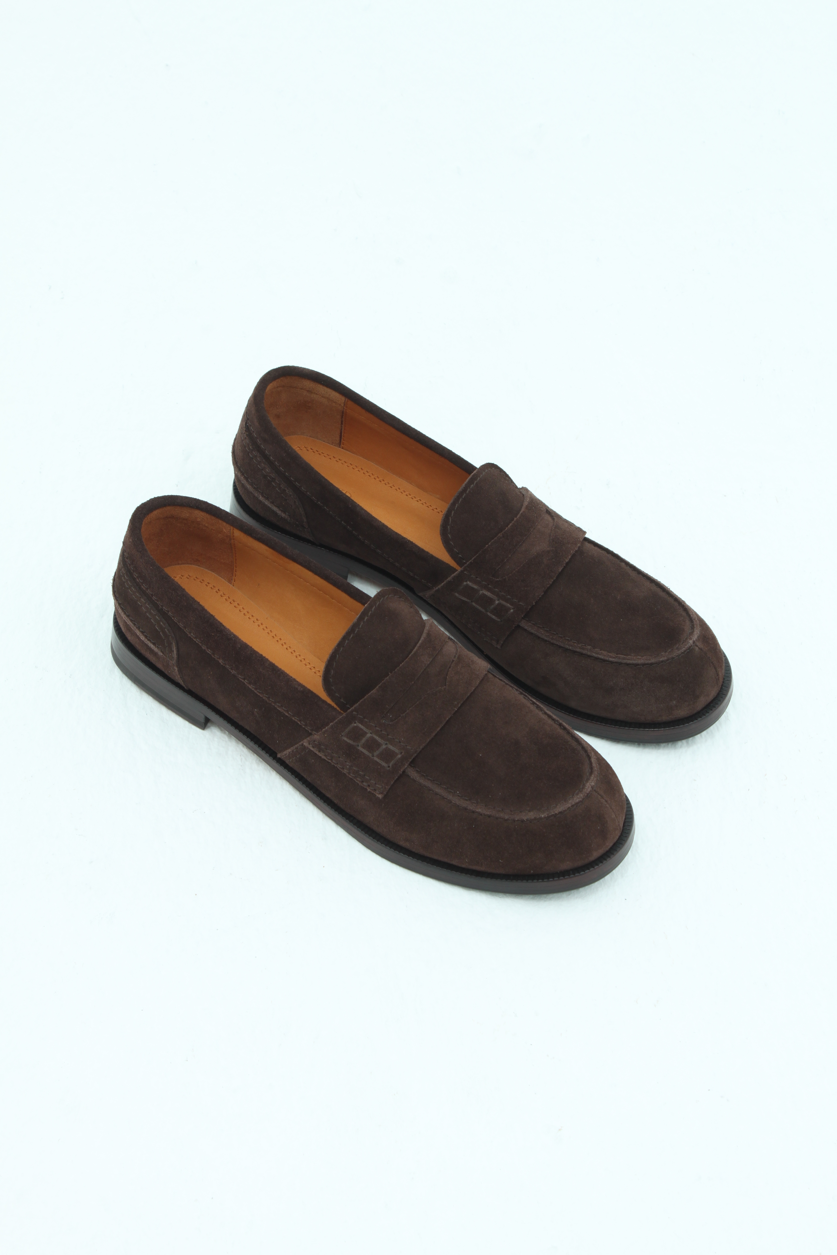 Лоферы с фигурным вырезом на язычке из шоколадной замши, photo 2