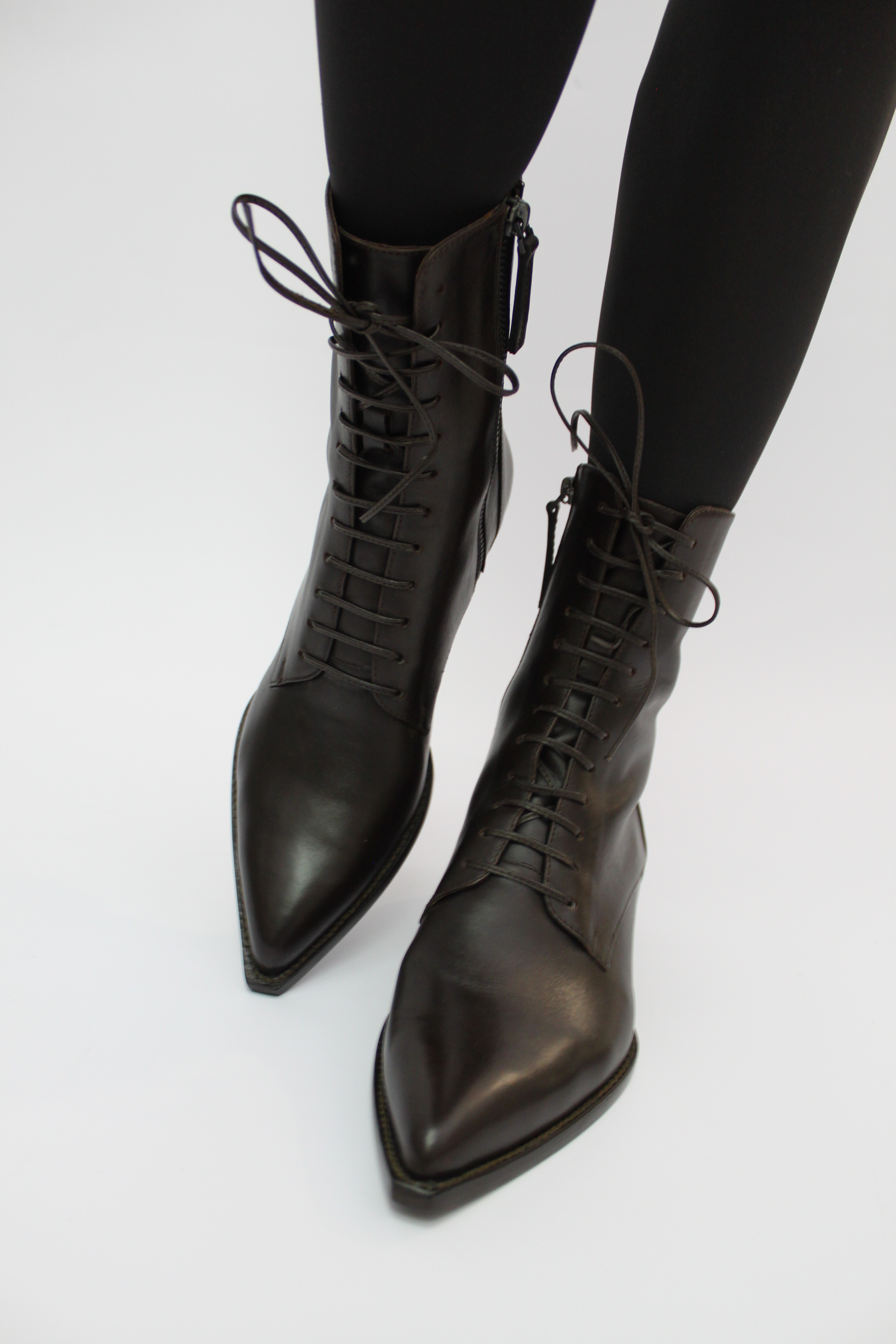 Ботинки в винтажном стиле на шнуровке из коричневой кожи вителлино, фото 2