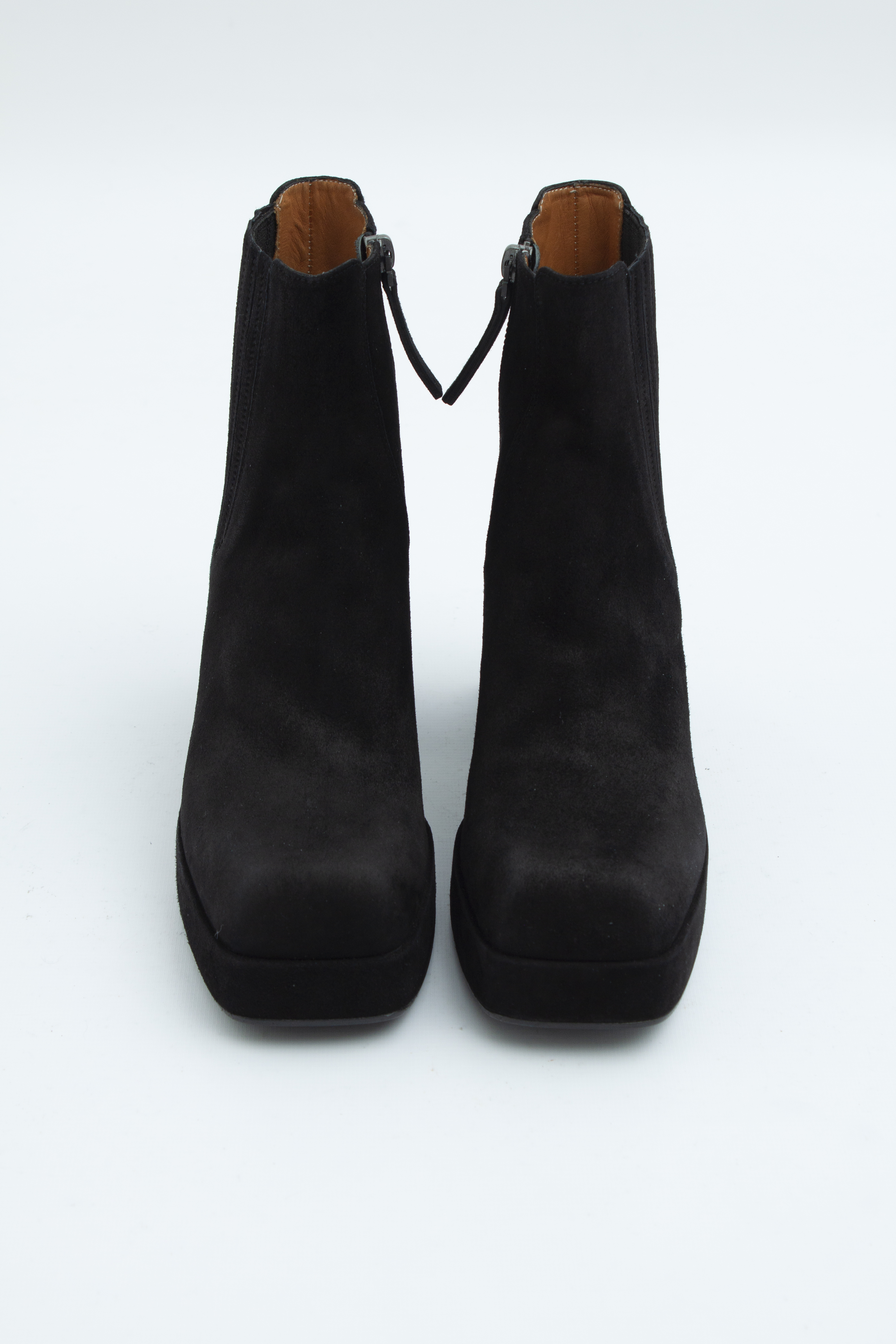 Ботильоны с резинкой на голенище из чёрной замши, фото 1