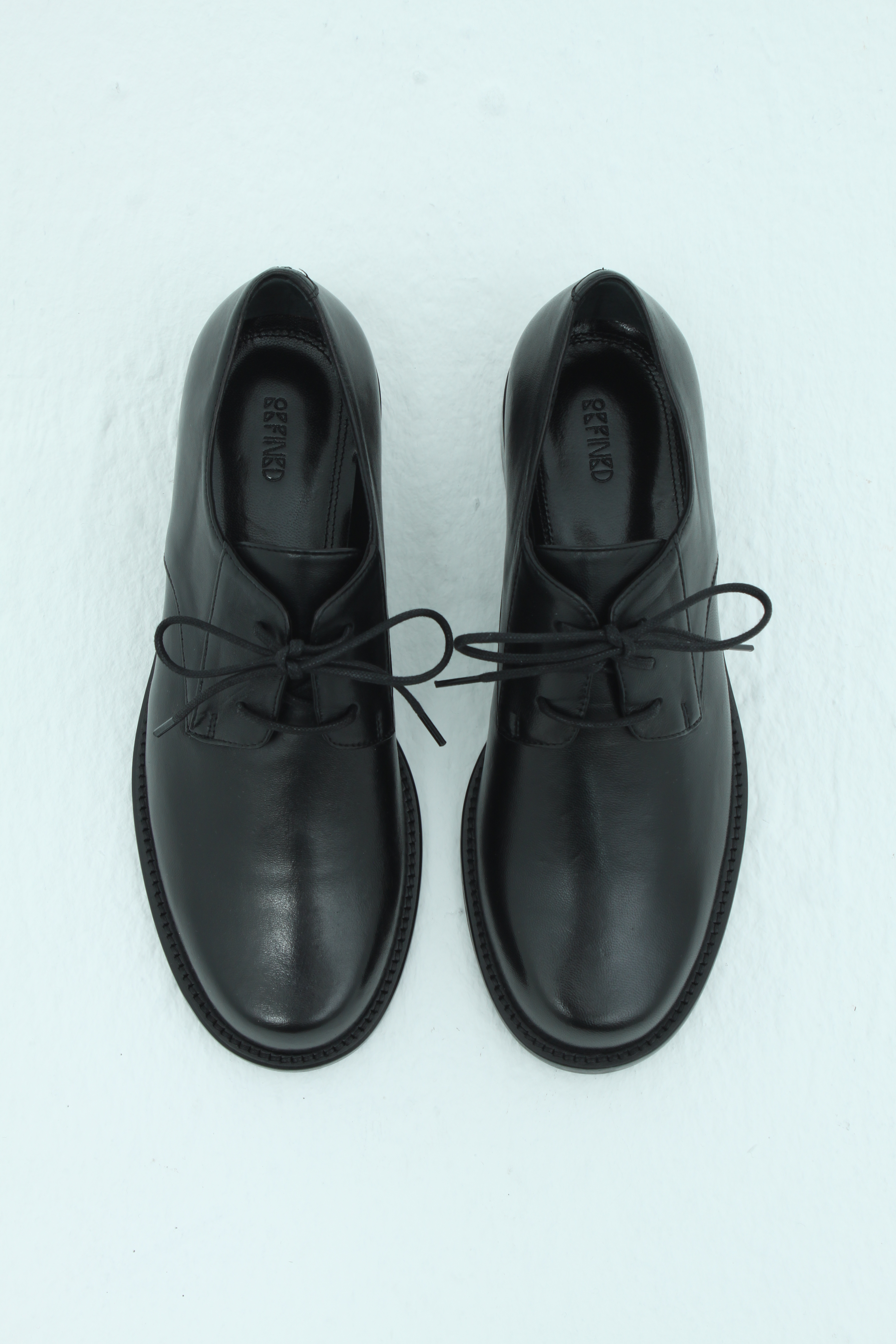 Ботинки в мужском стиле на тонкой шнуровке черные, photo 1