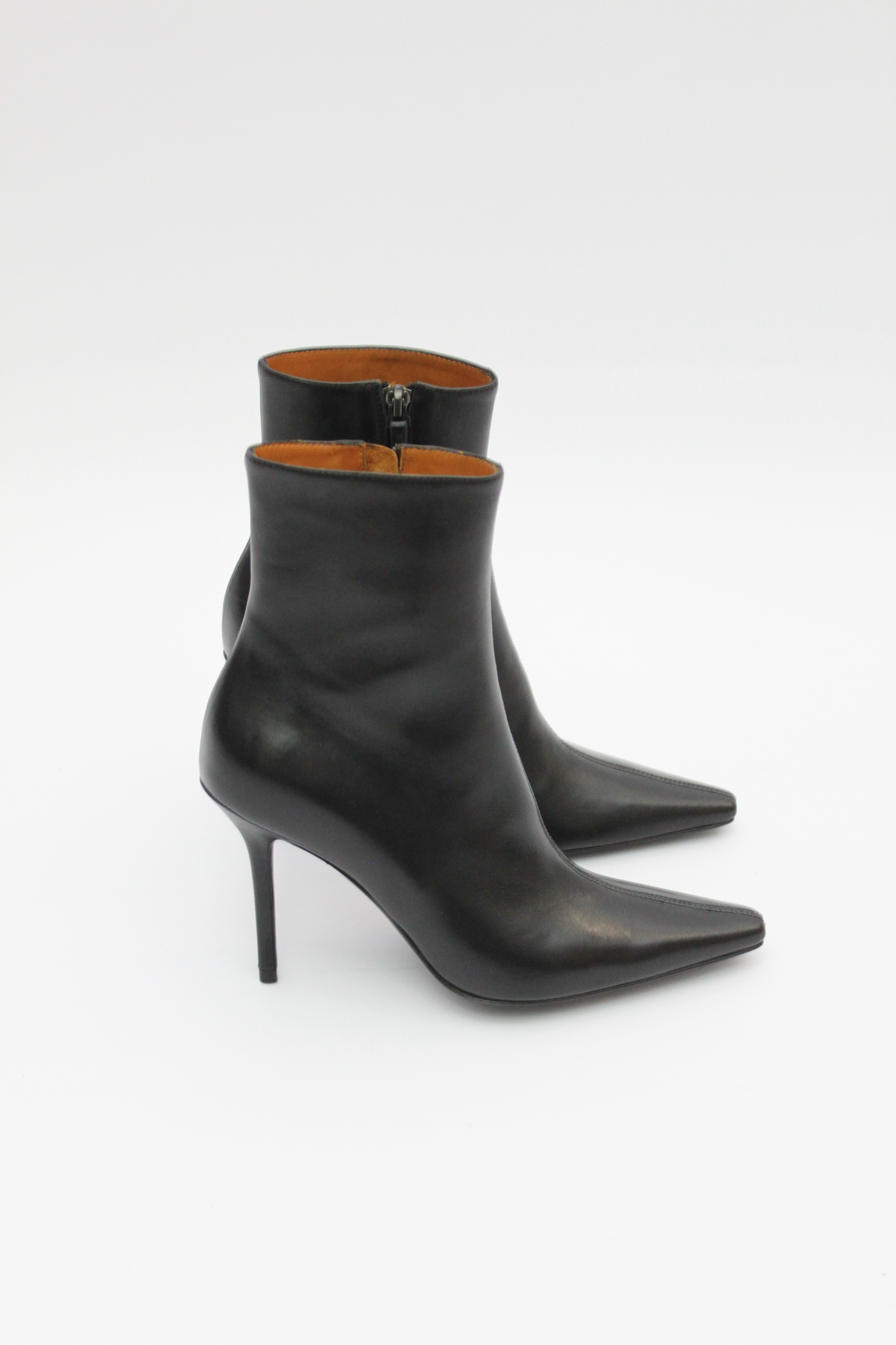 Ботильоны-перчатки укороченные на высоком каблуке с острым носом из черной кожи кинглисс, photo 2