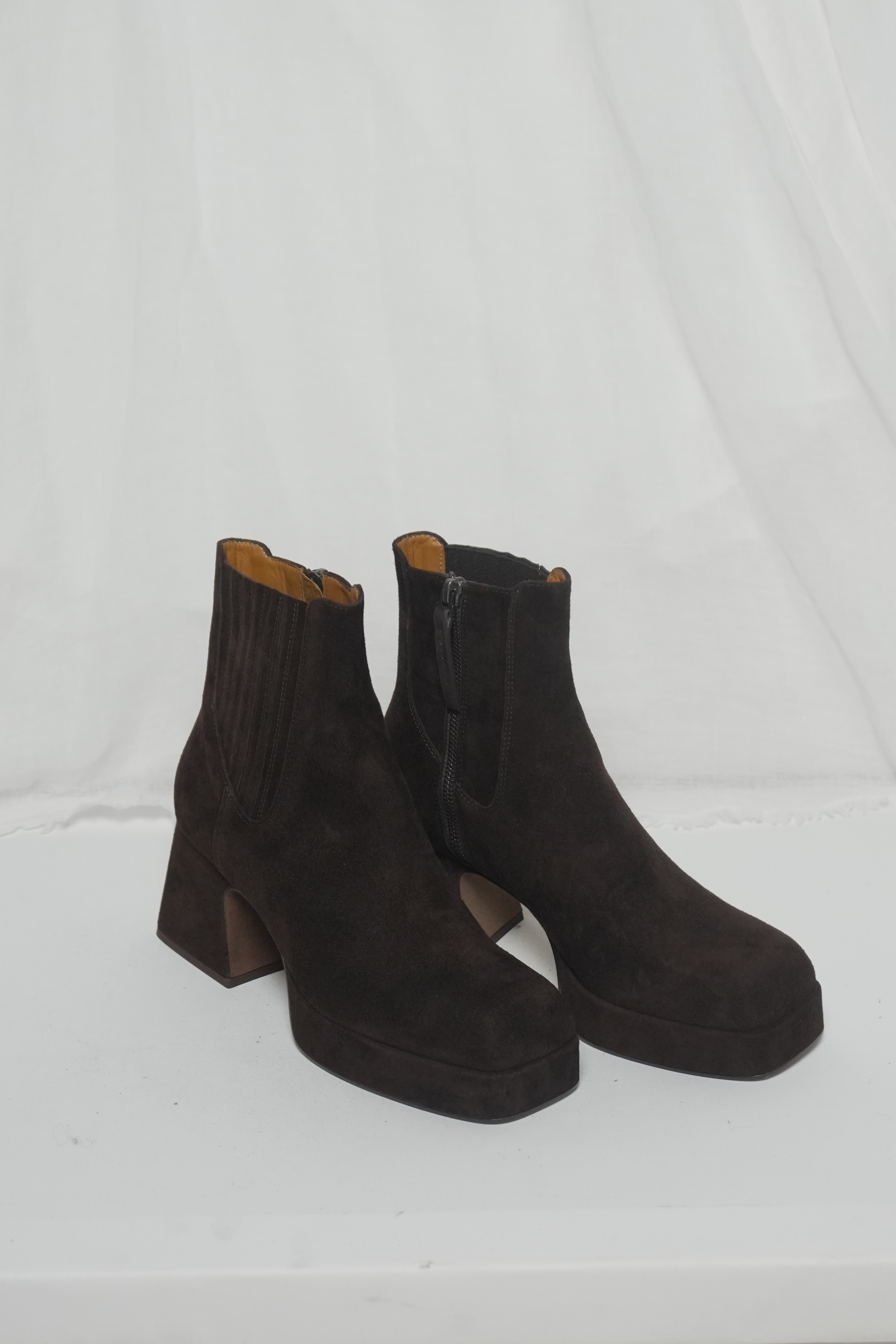 Ботильоны с резинкой на голенище из шоколадной замши, фото 1