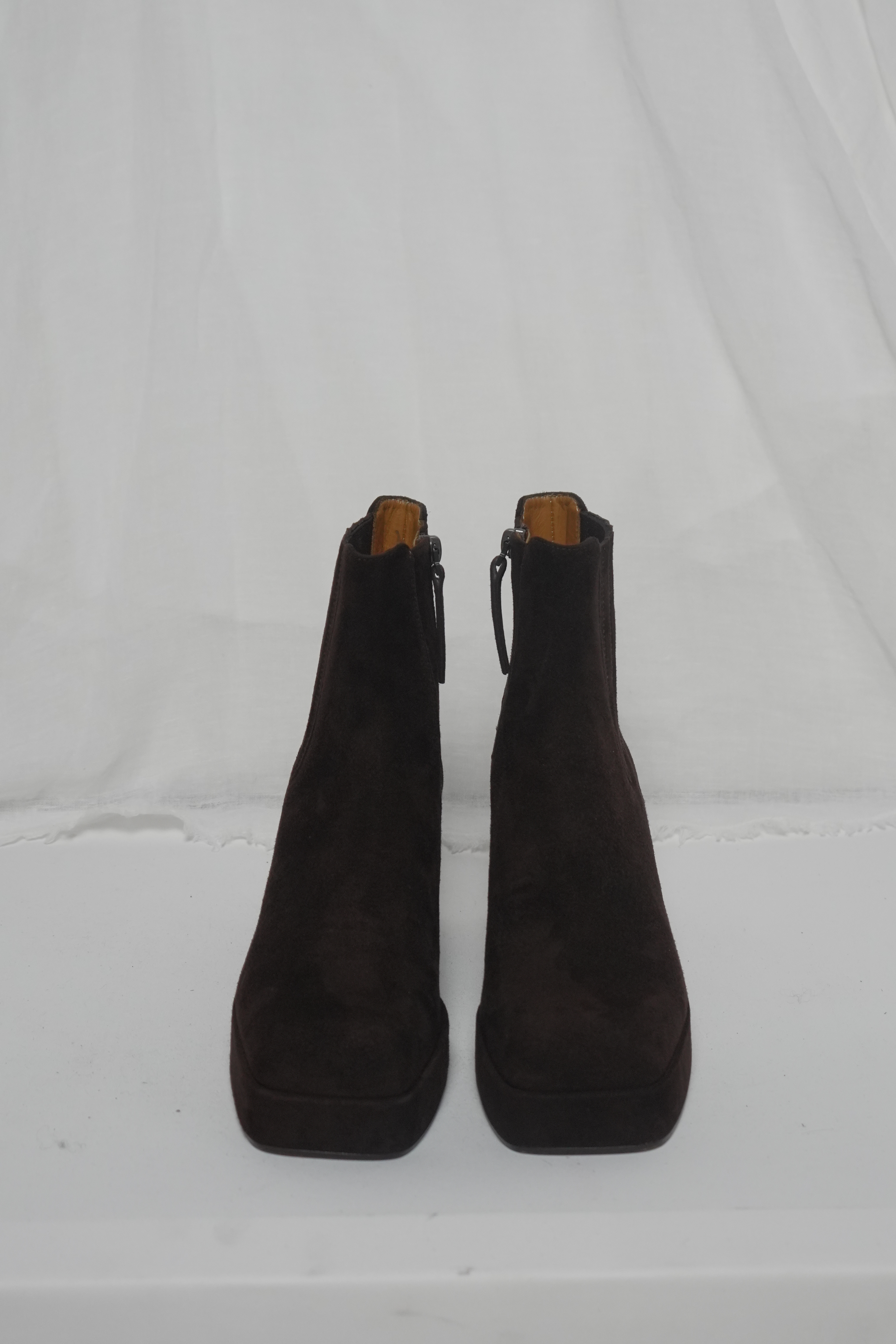 Ботильоны с резинкой на голенище из шоколадной замши, фото 2