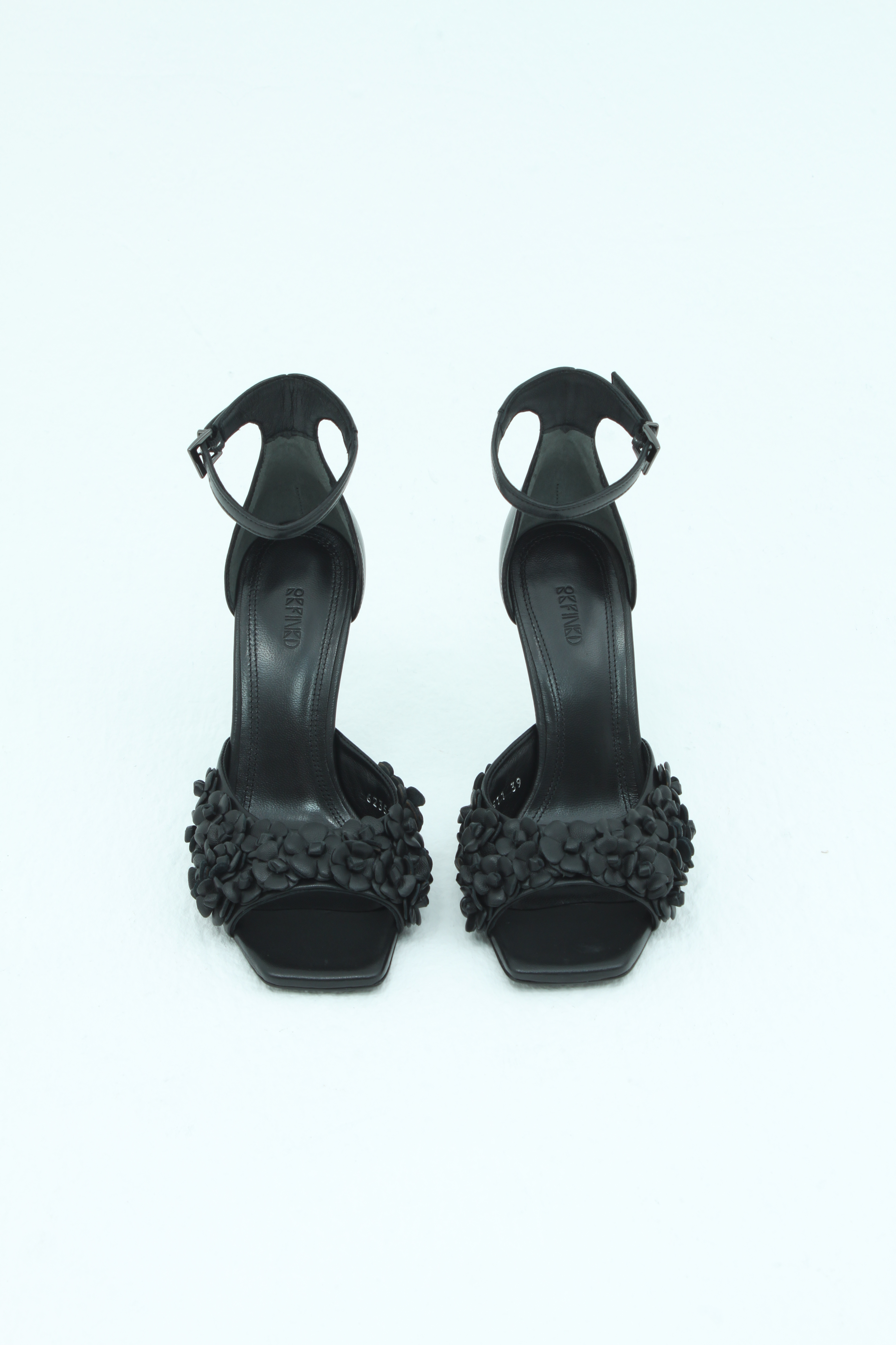 Босоножки с цветами