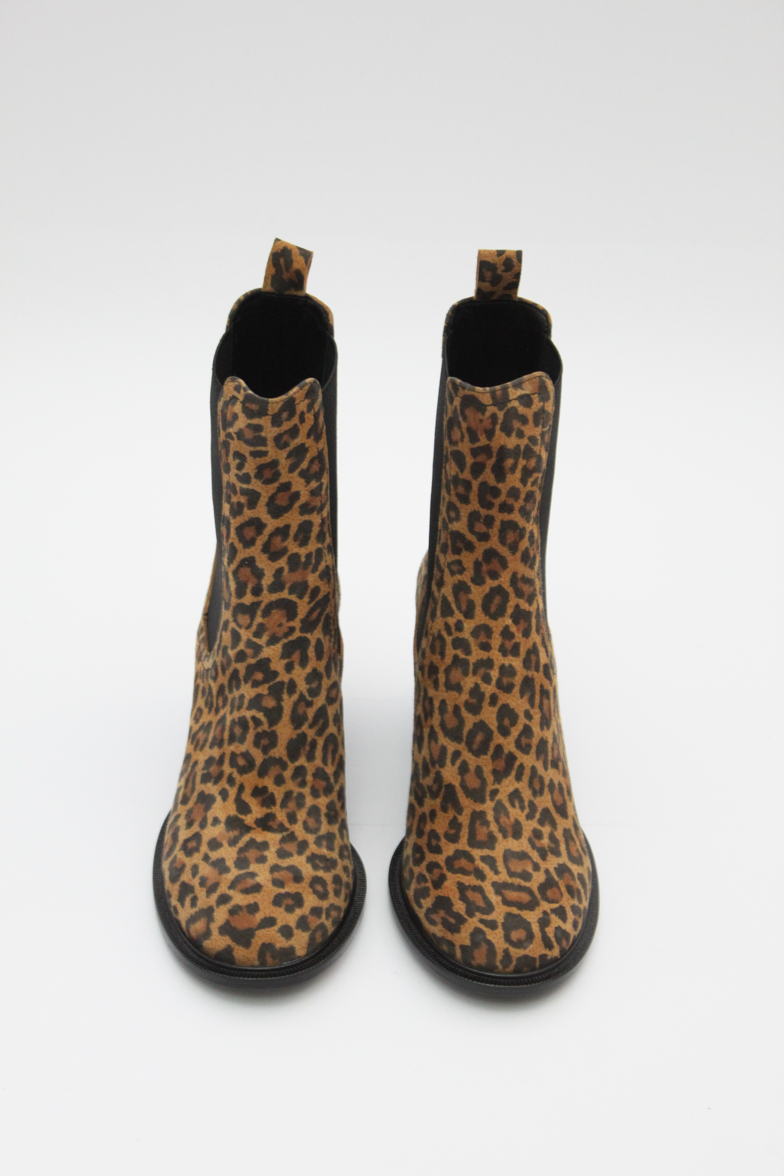 Ботильоны с резиновой вставкой на голенище из замши с принтом Лео, фото 1