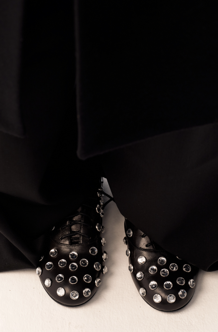 Туфли на шнуровке с контрастным задником и крупными кристаллами (черная кожа, молочная кожа стразы), photo 2