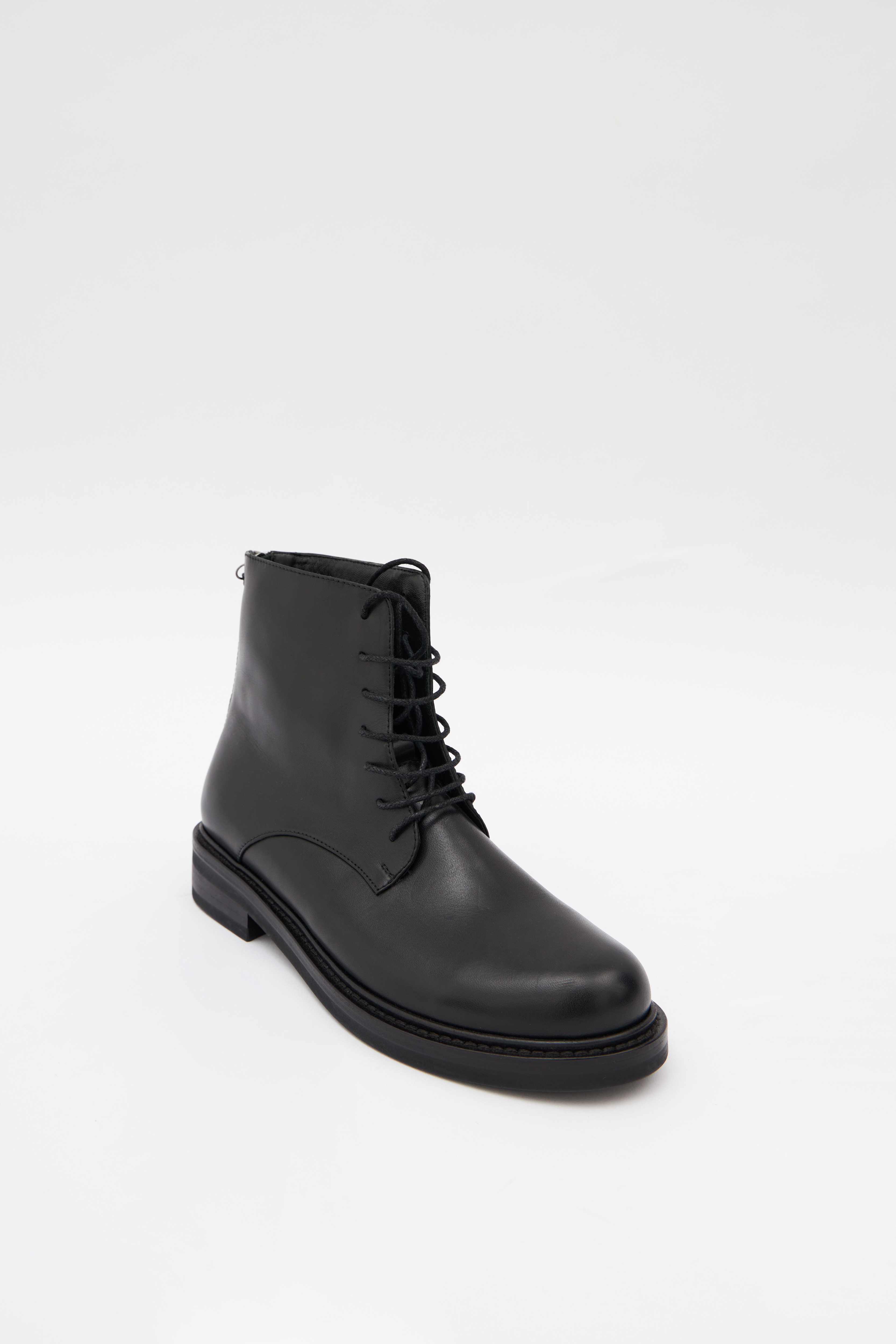 Ботинки с тонкими шнурками черные (кожа), photo 1