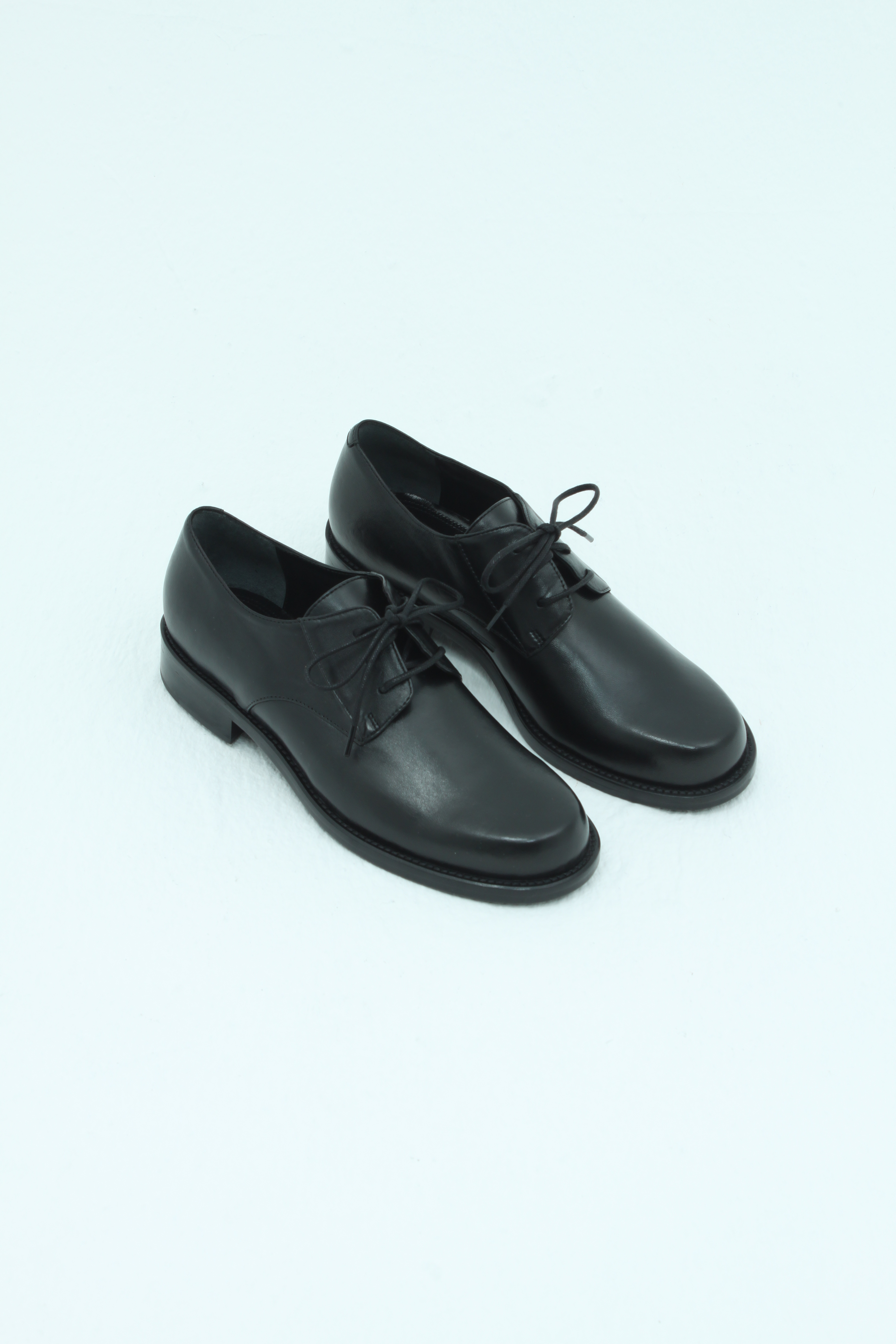 Ботинки в мужском стиле на тонкой шнуровке черные, photo 2