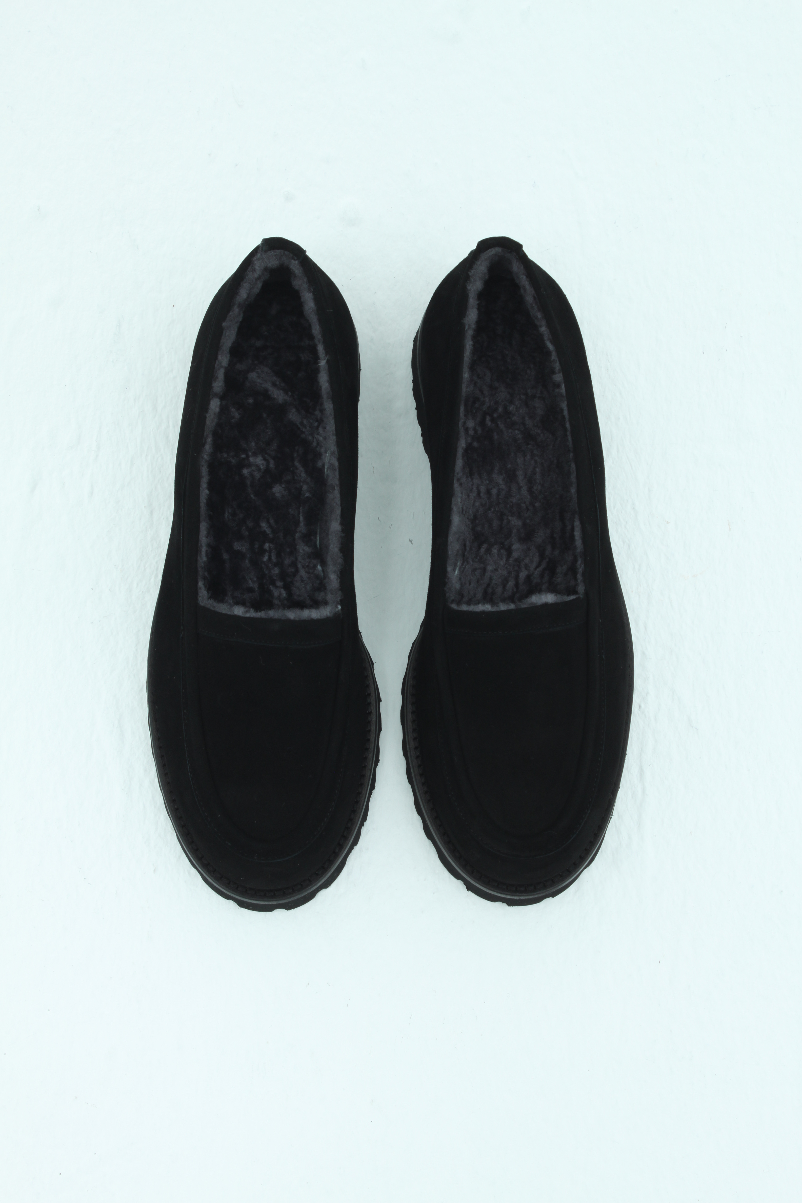 Лоферы с укороченным язычком на меховой подкладке (черная замша, серый мех), photo 1