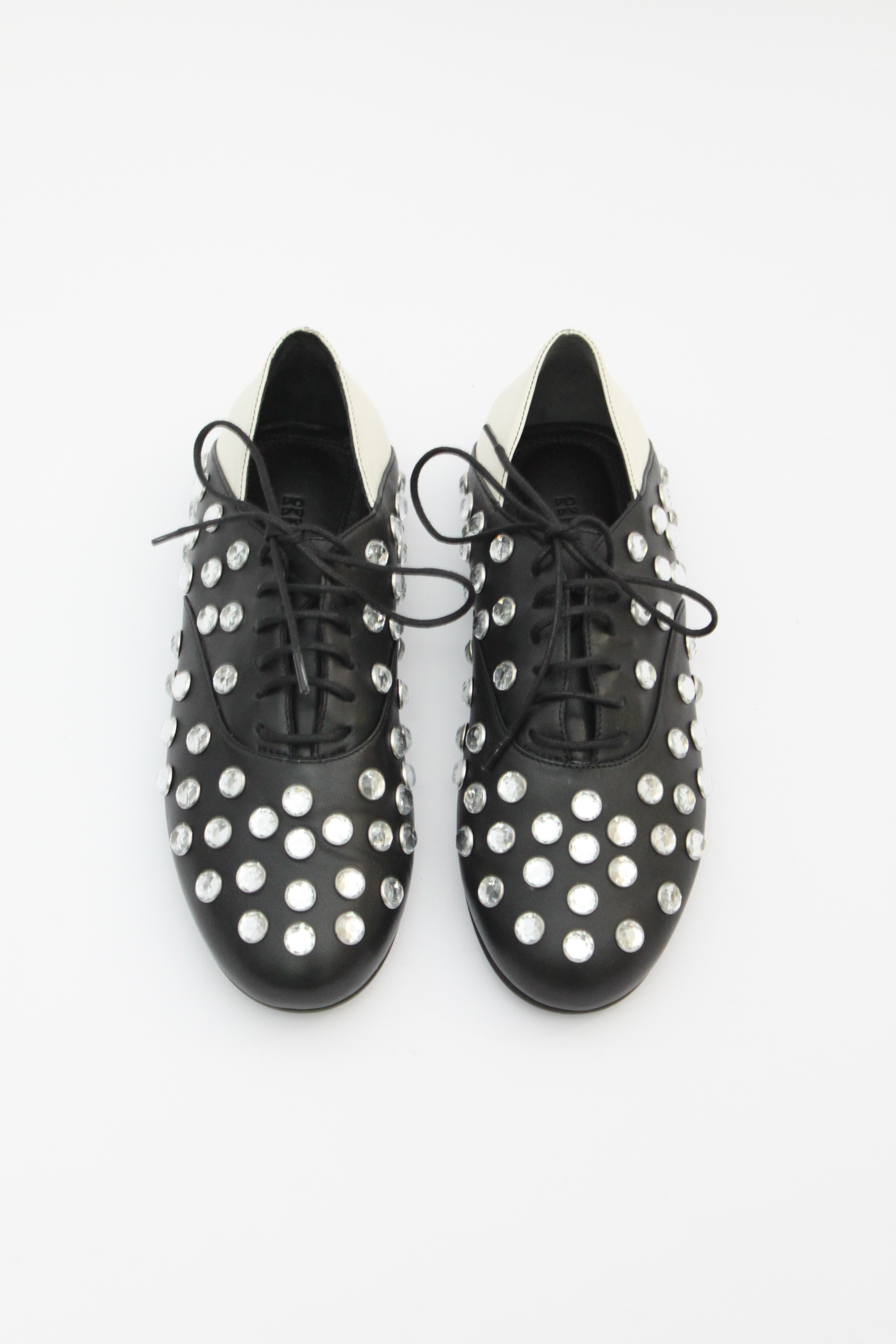 Туфли на шнуровке с контрастным задником и крупными кристаллами (черная кожа, молочная кожа стразы), фото 1