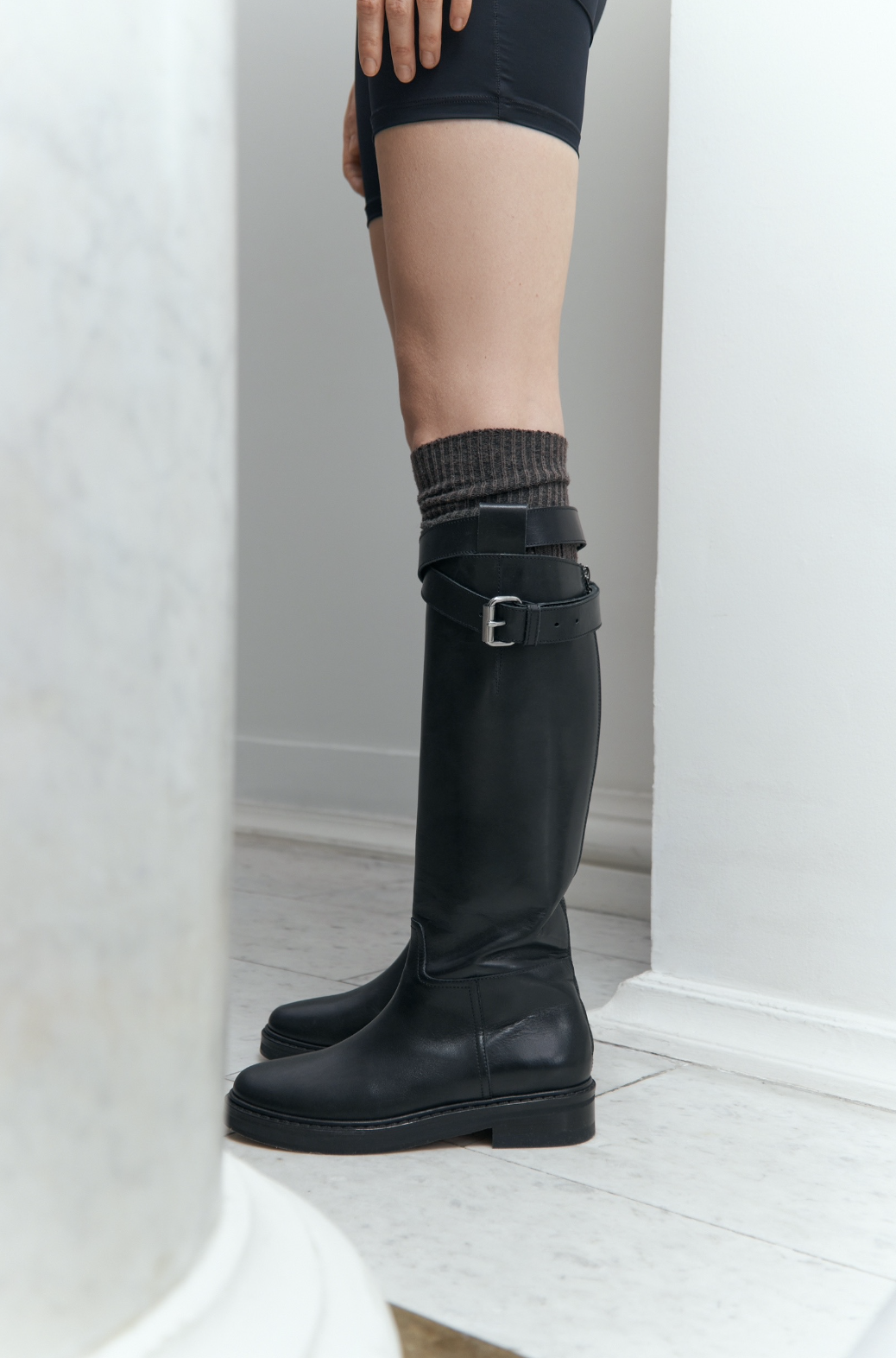 Сапоги-трубы с ремнями черные (кожа), фото 2