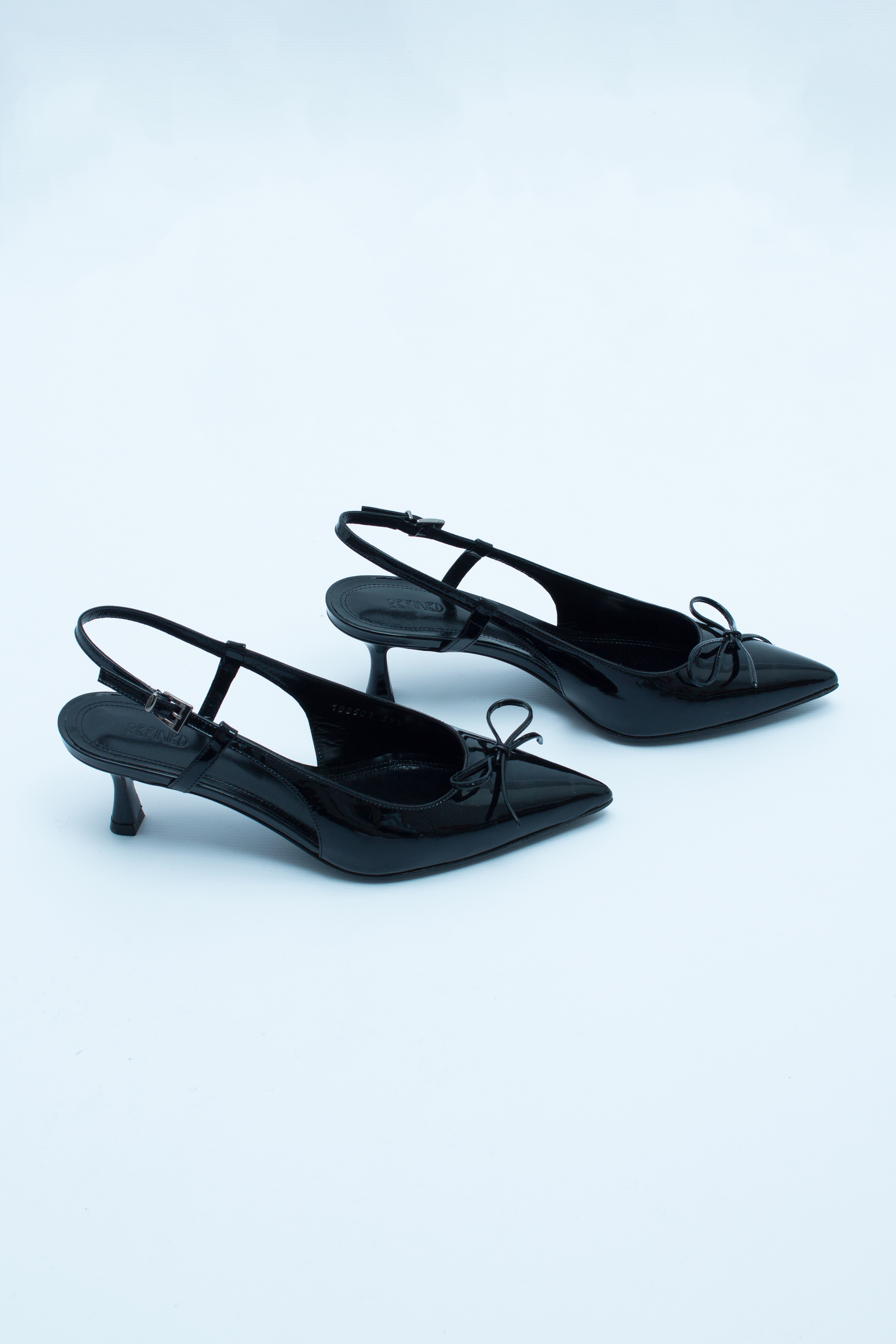 Туфли с острым носом на низком каблуке с бантом черный лак , photo 2