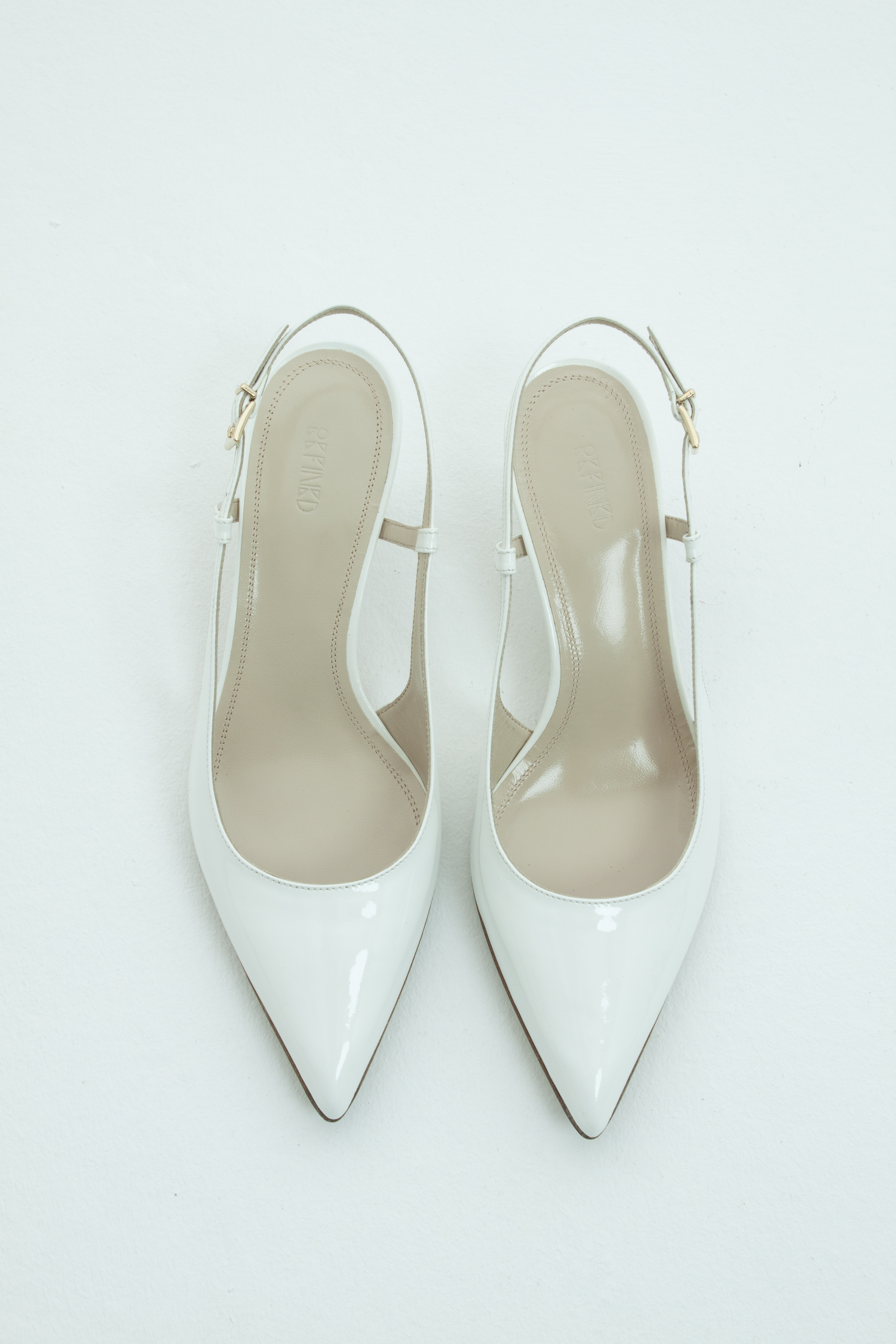 Туфли с острым носом на низком каблуке белый лак, photo 1