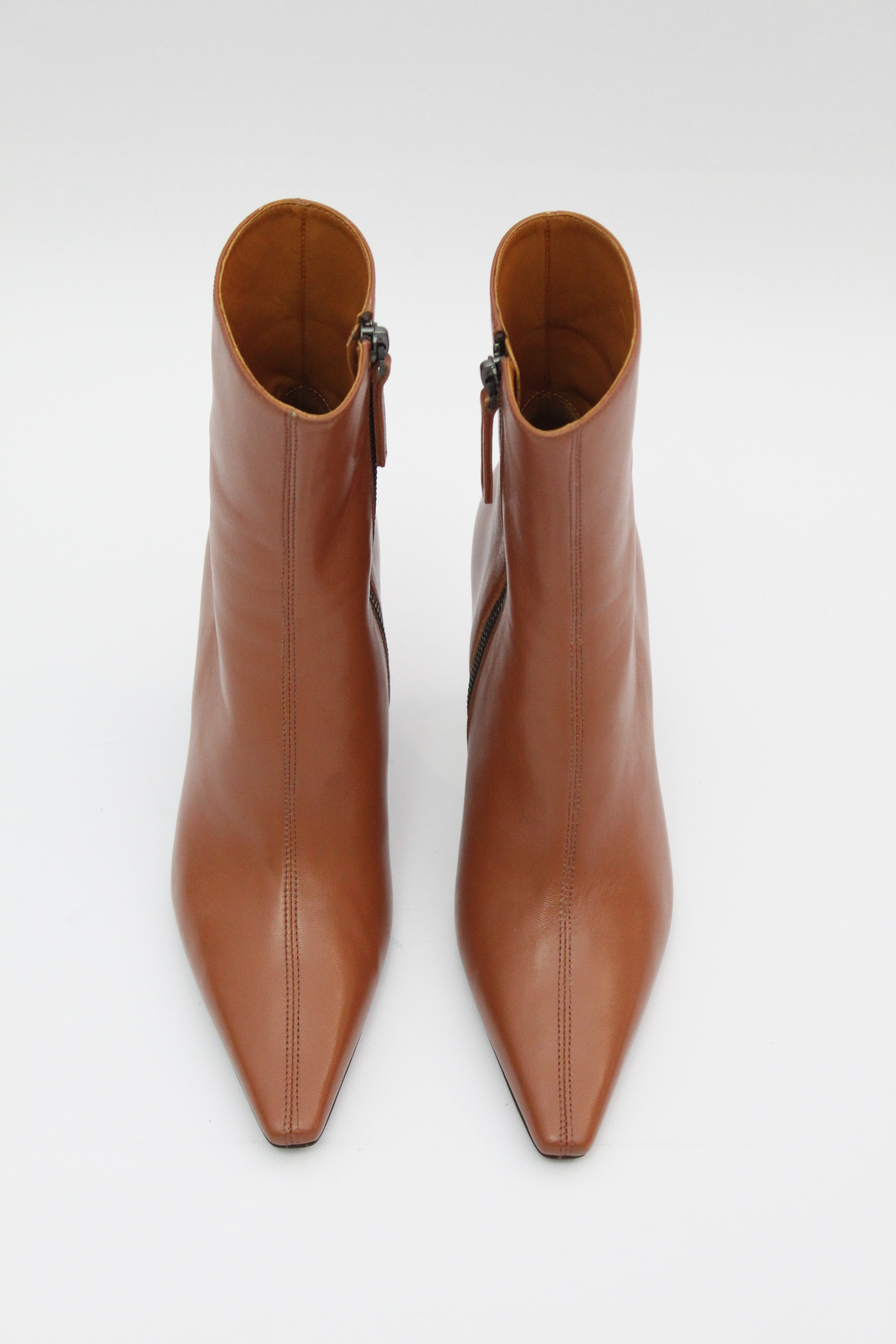 Ботильоны-перчатки укороченные на высоком каблуке с острым носом из светло-коричневой кожи кинглисс, photo 1